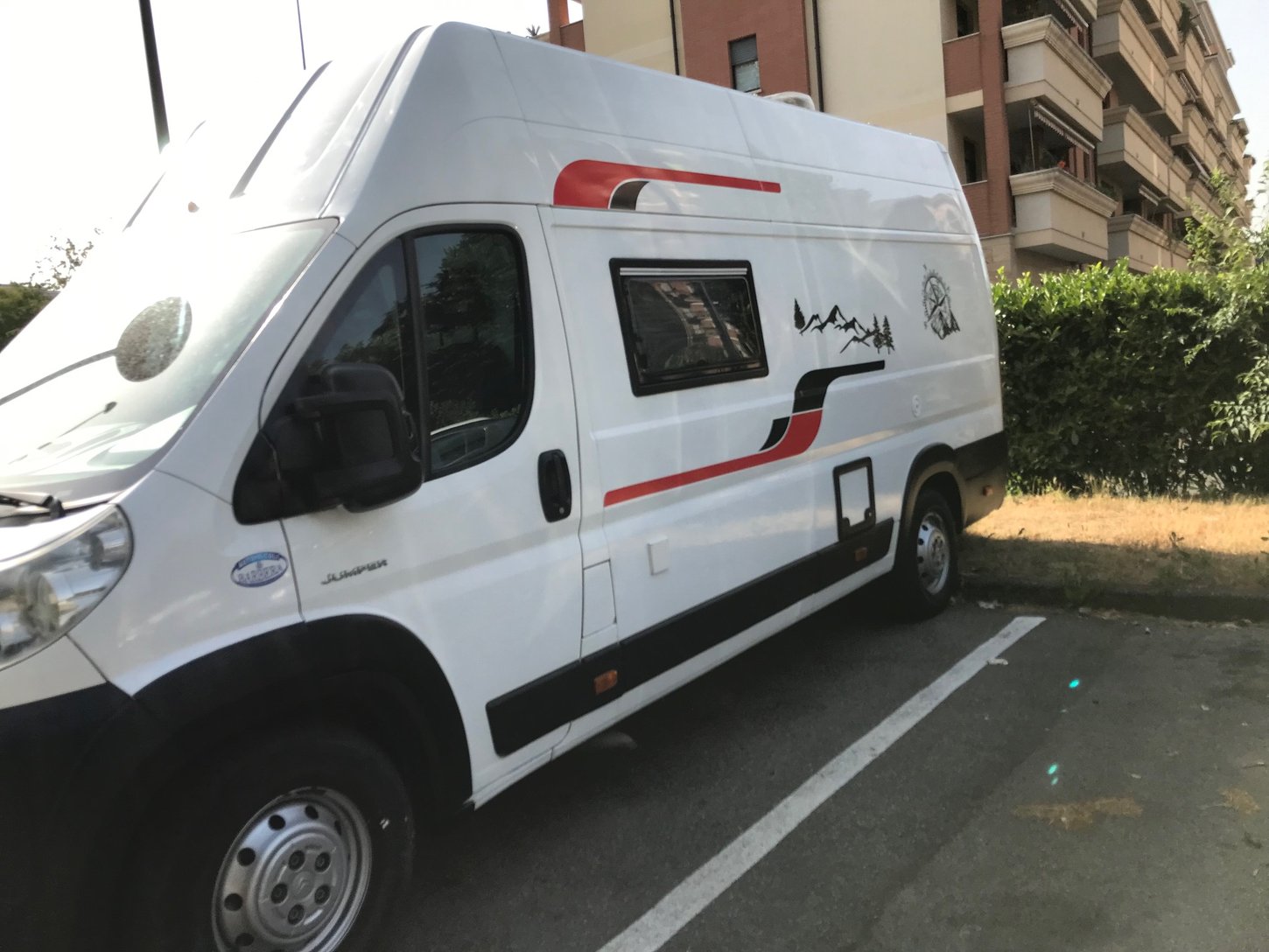 Il van camperizzato all’inizio della storia di ADV